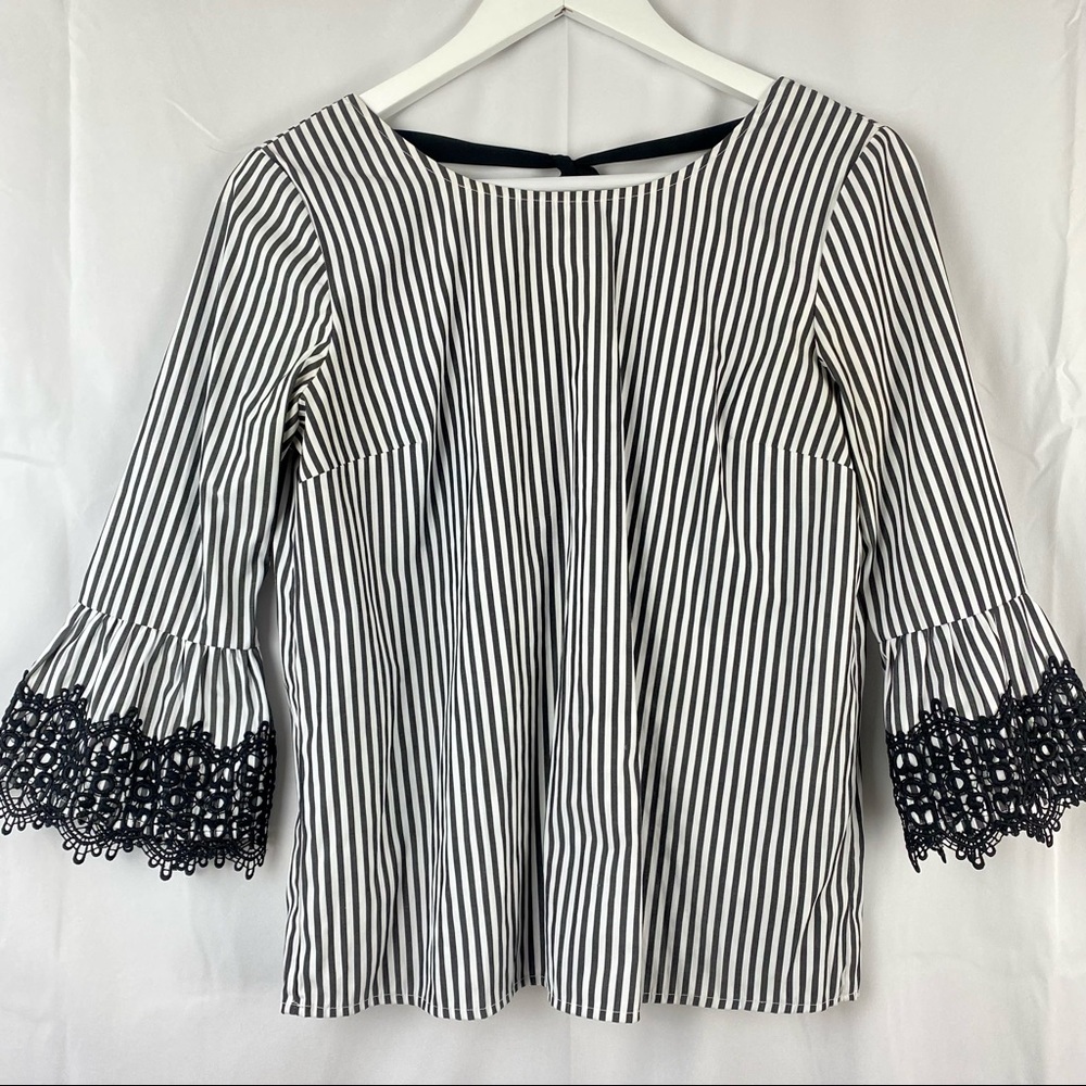 Dapper A. Byer Laced bell sleeved top size small - Picture 2 of 6